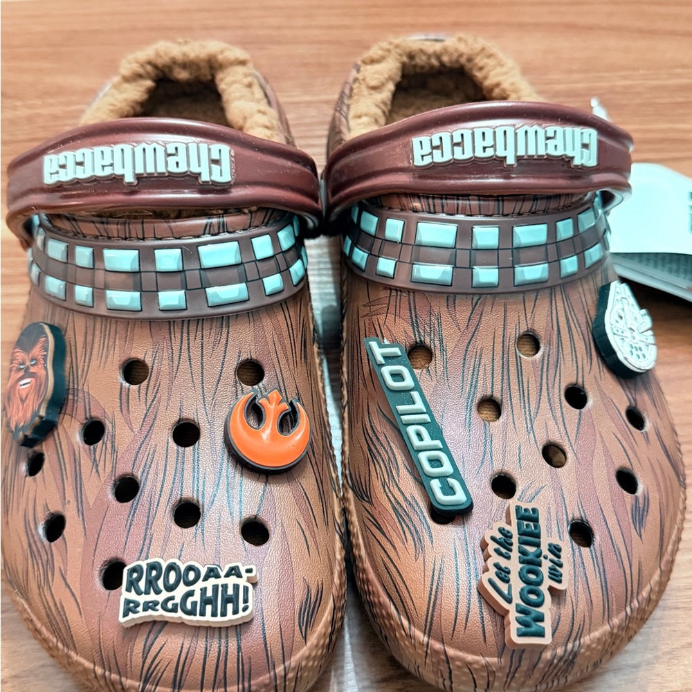 Kids Star Wars clogs Chewbacca with charms still has tag